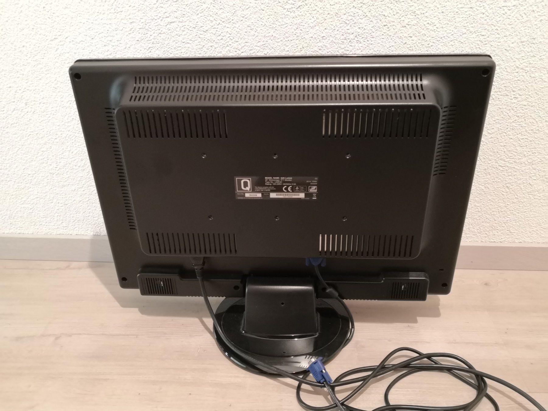 Monitore: 🤩2 STK: COMPUTER BILDSCHIRM Q26 LUMOS & MICROSOFT TADTATUR – Gebraucht aus Olten von Naja-Twins-Twins 1
