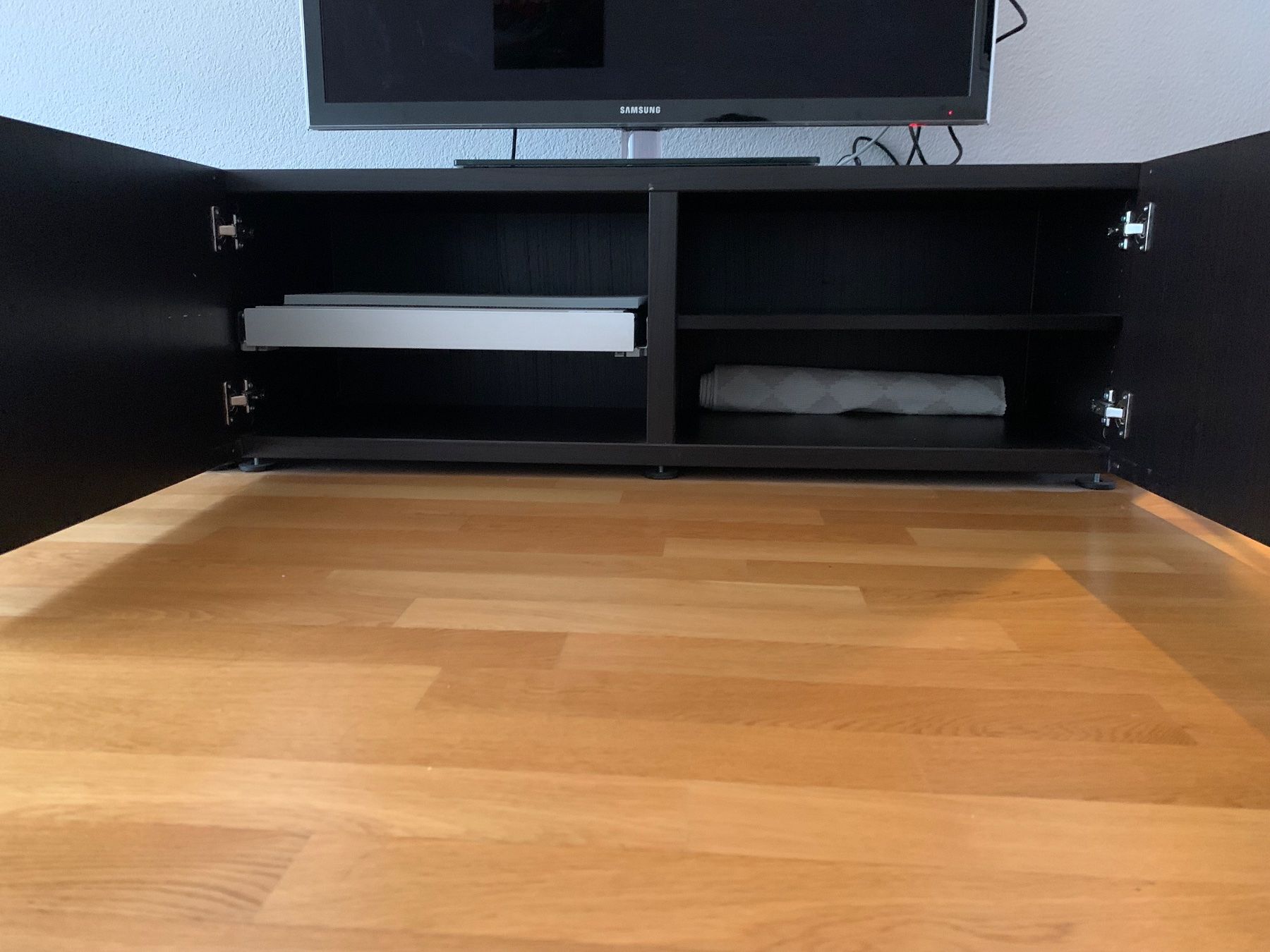 TV Möbel: TV-Möbel/Sideboard, schwarz, 2-teilig – Gebraucht aus Bern von gae_7z9w 3