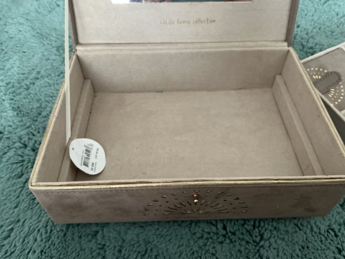 Coffrets à bijoux: Schmuck Kästchen  – Neuf (Voir description) à Allschwil par han_w8cx 2