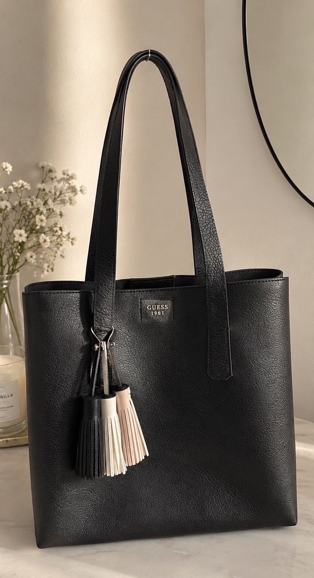 Guess Taschen für Damen: Guess Handtasche schwarz shopper – Gebraucht aus Uzwil von gab_2kx8