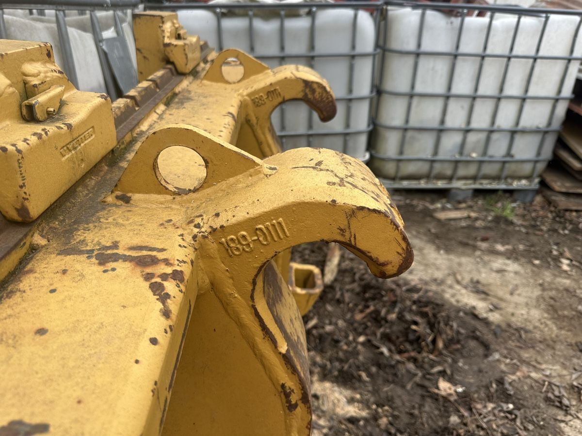 Caterpillar Chargeur de ferme: Cat Gabel und Schaufel  – D'occasion à Romanshorn par knu_jh9q 4