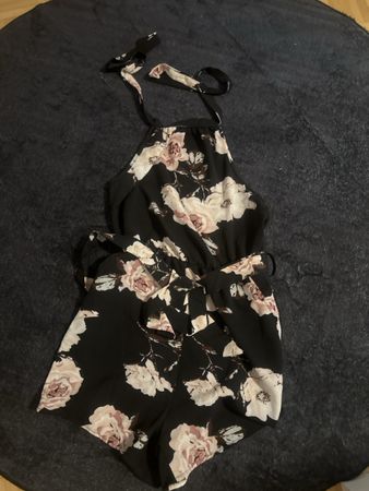 Jumpsuit schwarz geblümt Grösse S guter Zustand
