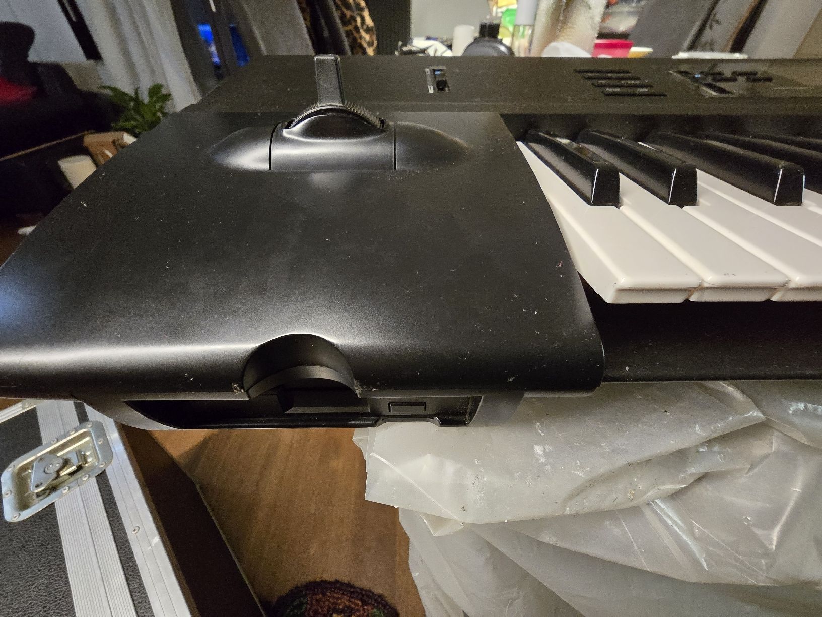 Korg Strumenti musicali: Korg 01/WFD Workstation Synthesizer – Expanded Mit Hard Case – Usato da Zürich venduto da Roy-Events-Zurich 2