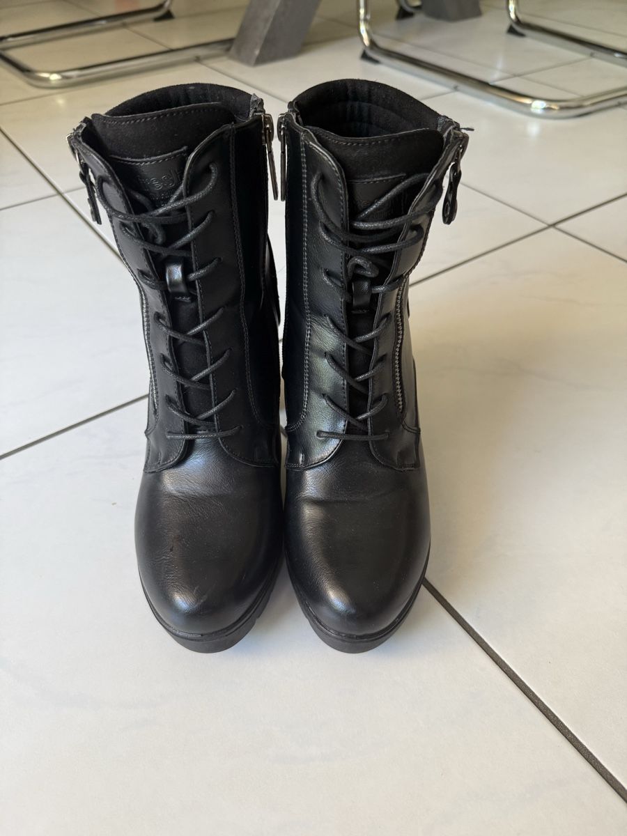 Chaussures femmes: Stiefeletten Refresh schwarz Grösse 39 neuwertig – D'occasion à Port par deadtree 2