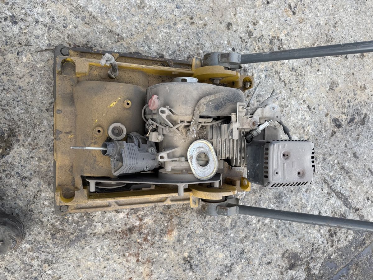 Wacker Neuson Alle Maschinen: Vibrationsplatte Wacker Neuson  – Defekt aus Niederbipp von baggerch 2