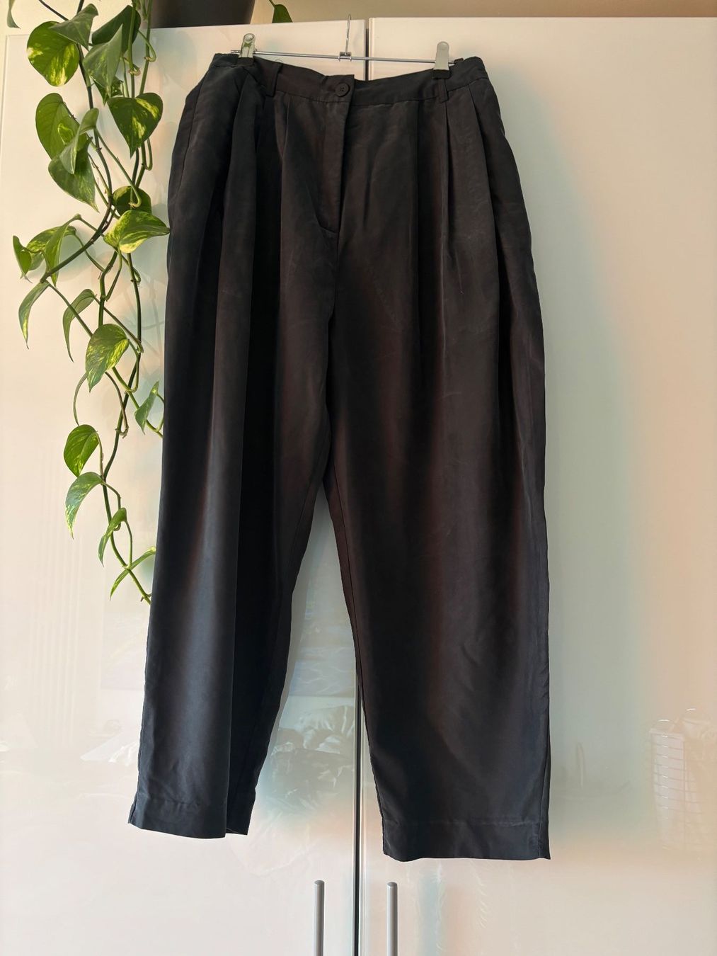 Weekday Pantaloni: WEEKDAY "MILLY PLEAT TROUSERS" Hose Gr. 40 – Usato da Zürich venduto da missmodernage