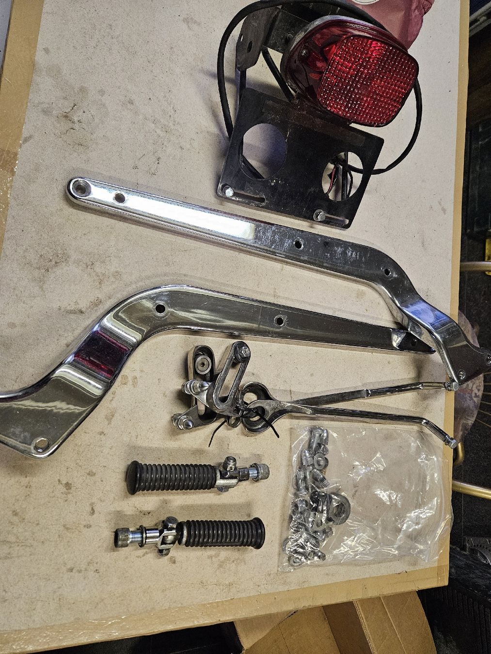 Harley-Davidson  Motori: Chrom Sissybar Set Harley Davidson gebraucht – Usato da Oberburg venduto da znas