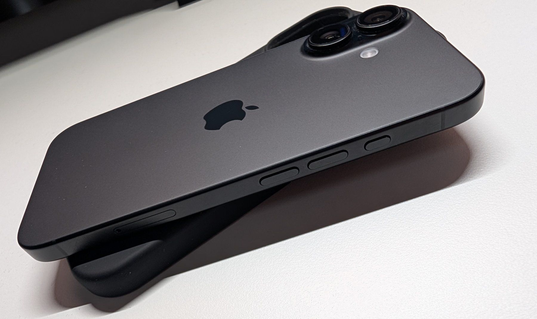 Apple Portables: iPhone 16, 256 GB, schwarz – D'occasion à Langenthal par Domtschec 1