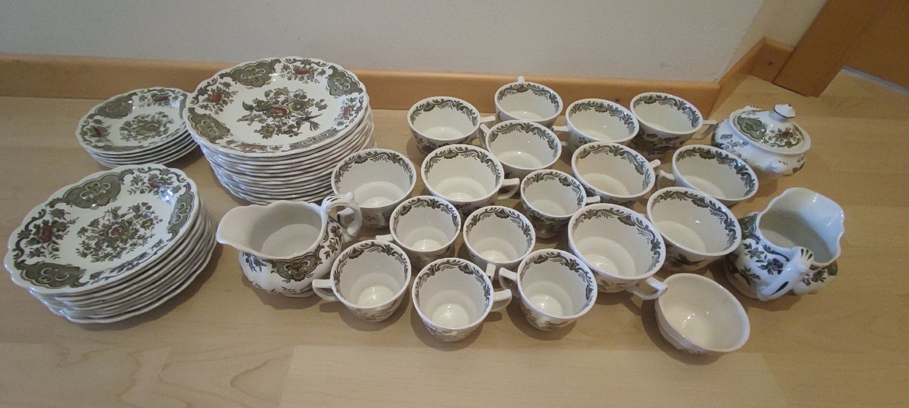Set di piatti: Staffordshire England Windsor – Usato da Schongau venduto da Retro_Shop