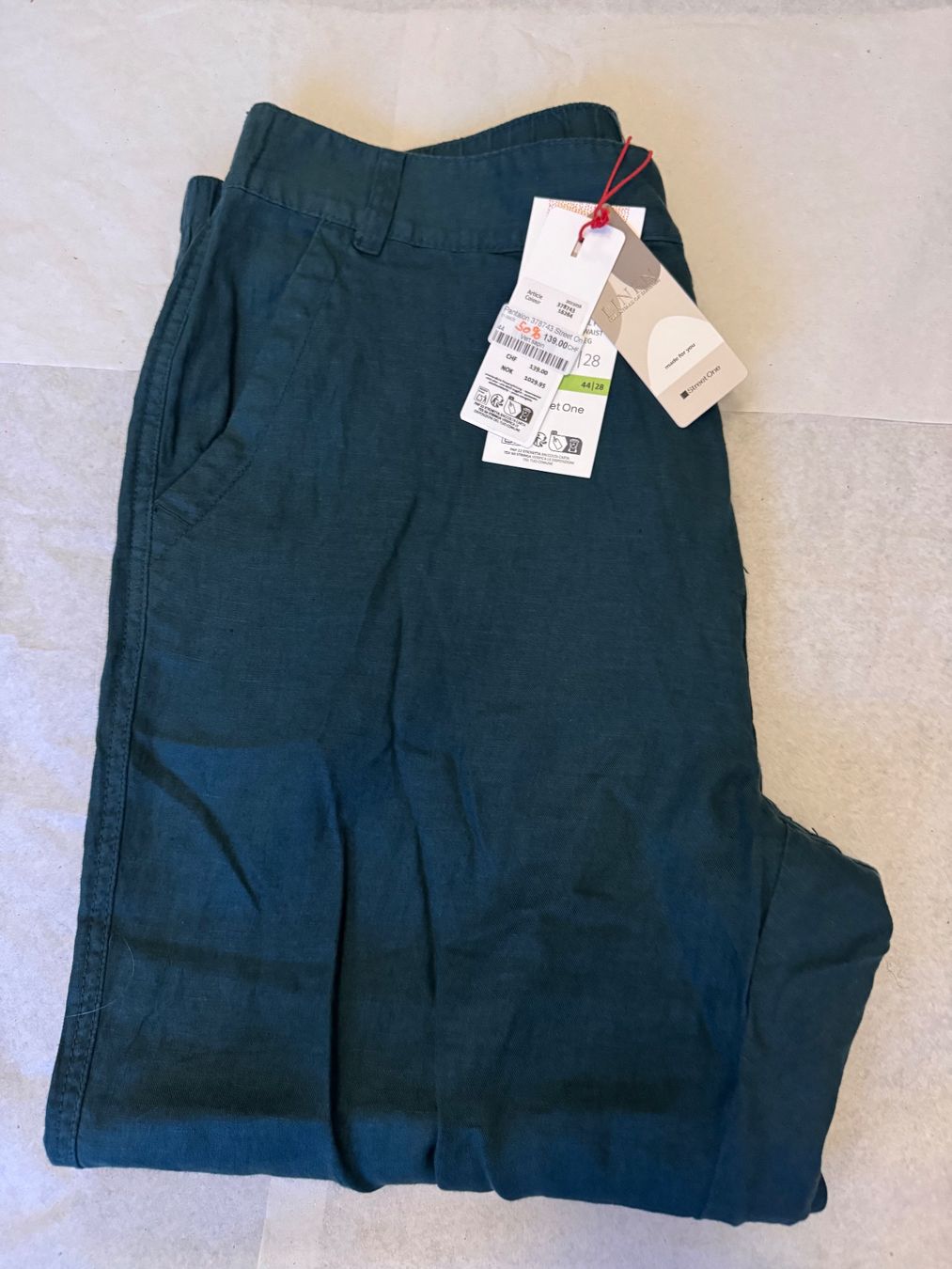 Pantalons: Street One pantalon vert sapin – Neuf avec emballage d'origine à Vuisternens-Romont par gol_xp6p 2