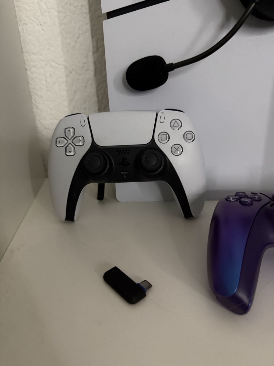 Consoles: Playstation 5 Bundle: Konsole, Headset & 2 Controller – D'occasion à Boswil par virgi06 2