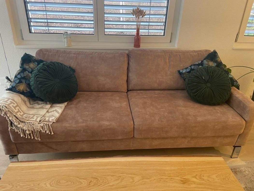 Divani: 2er & 3er Samt-Sofa in neuwertigem Zustand – Nuovo (secondo la descrizione) da Samstagern venduto da kev_dh9s 4