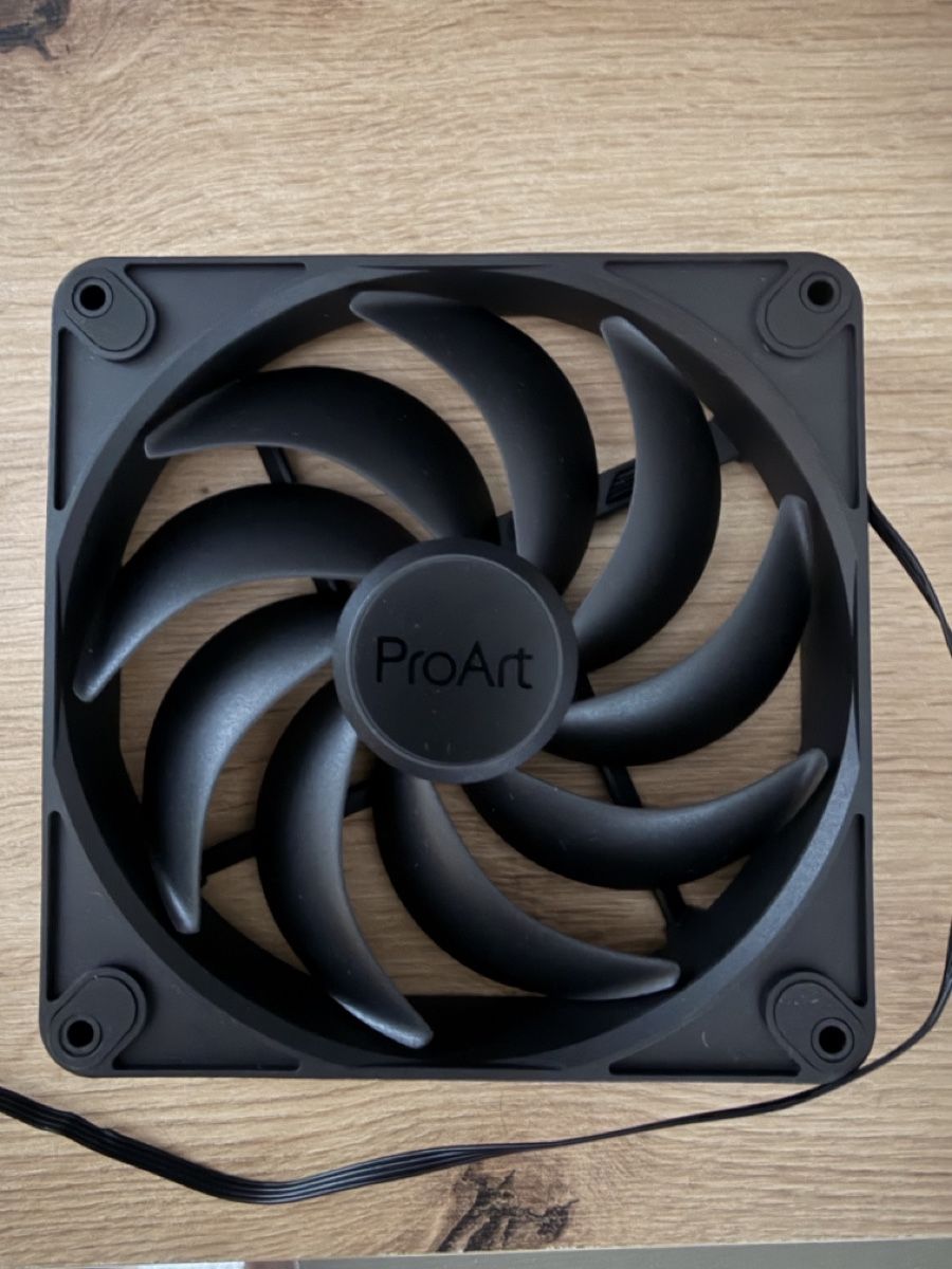 Asus Boîtiers: ASUS ProArt Lüfter 140mm – Neuf (Voir description) à Riehen par Reinhard99