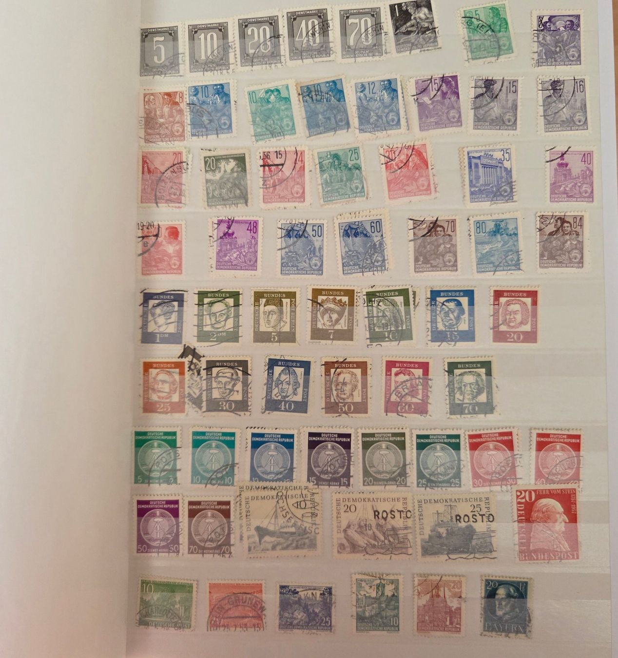Albums: Briefmarken DDR/BRD – D'occasion à Gossau SG par oreliefredy