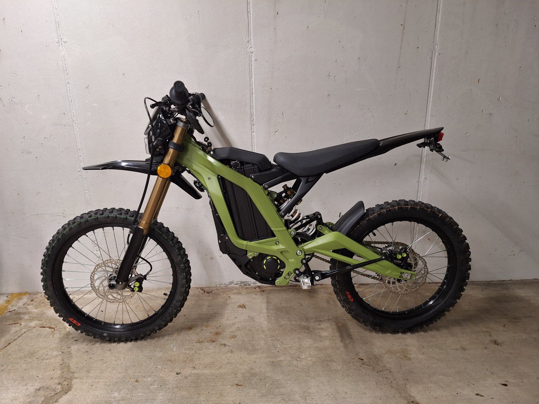 Sur-Ron Enduro: Surron Light Bee L1e 2025 – D'occasion à Uster par capmar
