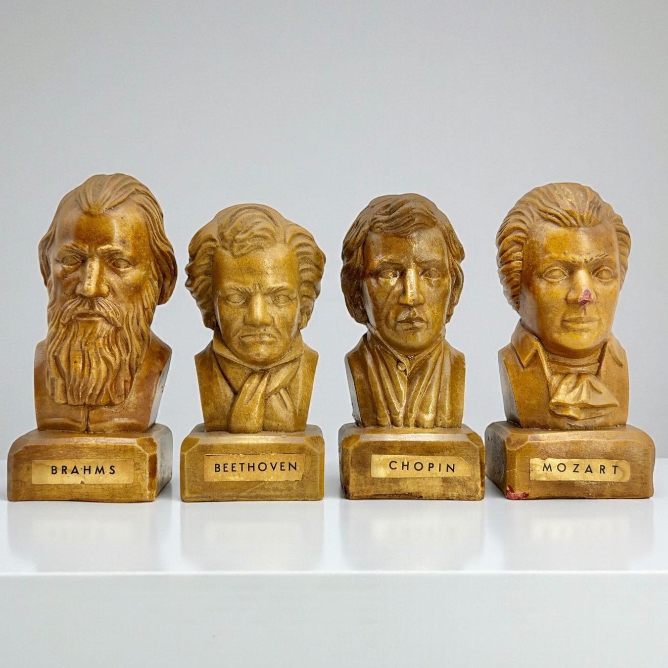 Statuette: 4 Statuettes compositeurs: Brahms, Beethoven, Chopin, Mozart – Usato da Morges venduto da Novantica