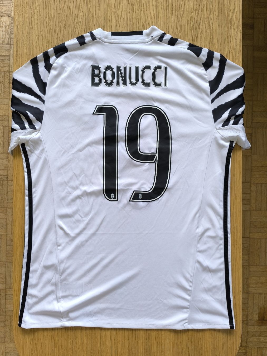 Juventus Leibchen & Hosen: Juventus Turin Trikot L – Gebraucht aus Zürich von  1
