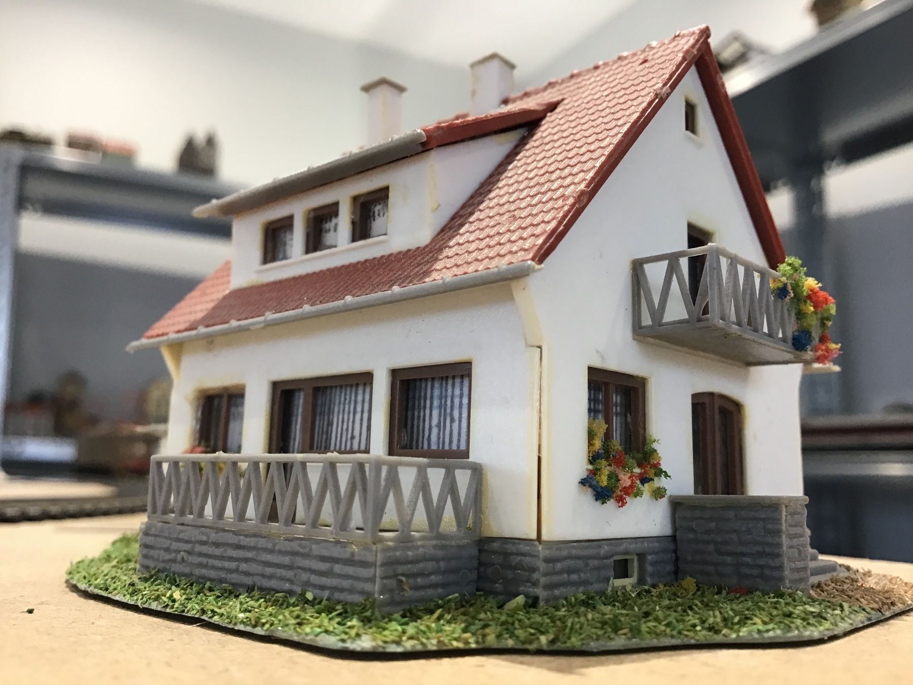 Modellini di ferrovie: Modellhaus für Eisenbahn, Spur N – Usato da Männedorf venduto da Spezial-Modelle 1