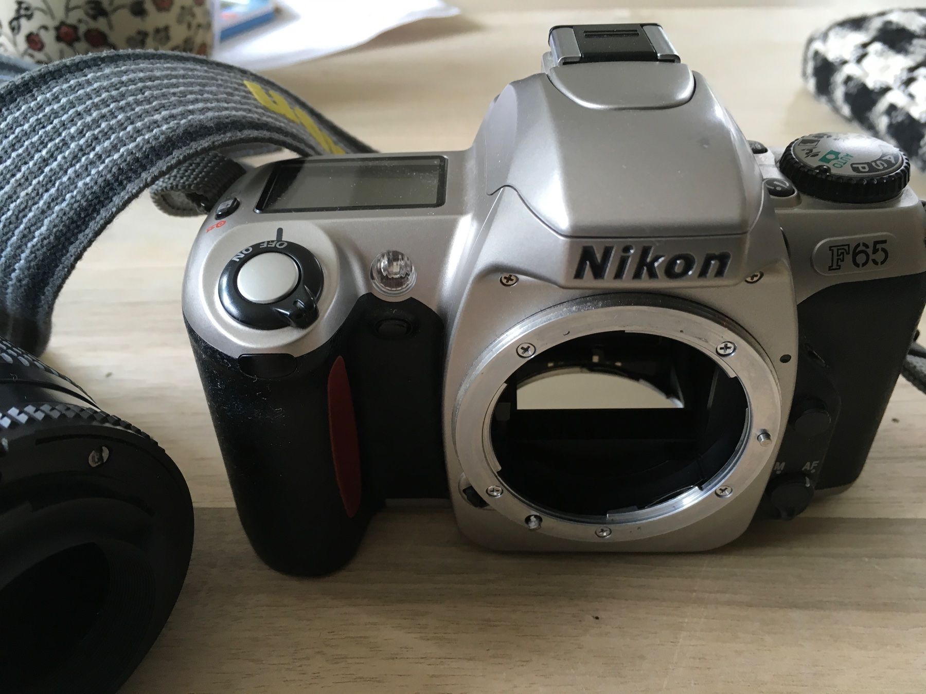 Nikon Fotocamera: Analog Nikon F65 Spiegelreflexkamera – Usato da Langenthal venduto da Mondstein0 2