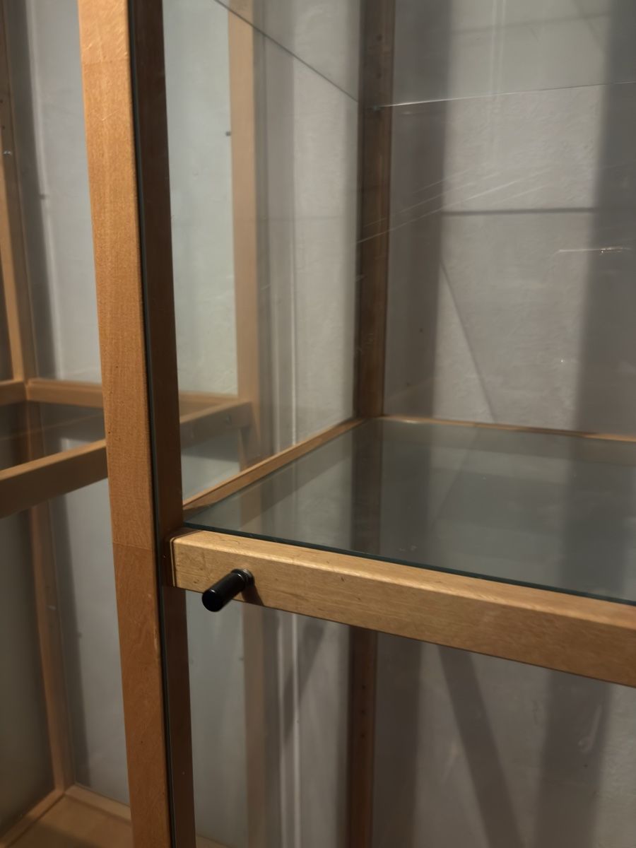 Vitrines: Vitrineschrank Holz Glas gebraucht – Neuf (Voir description) à Zürich par lun_cdx7 2