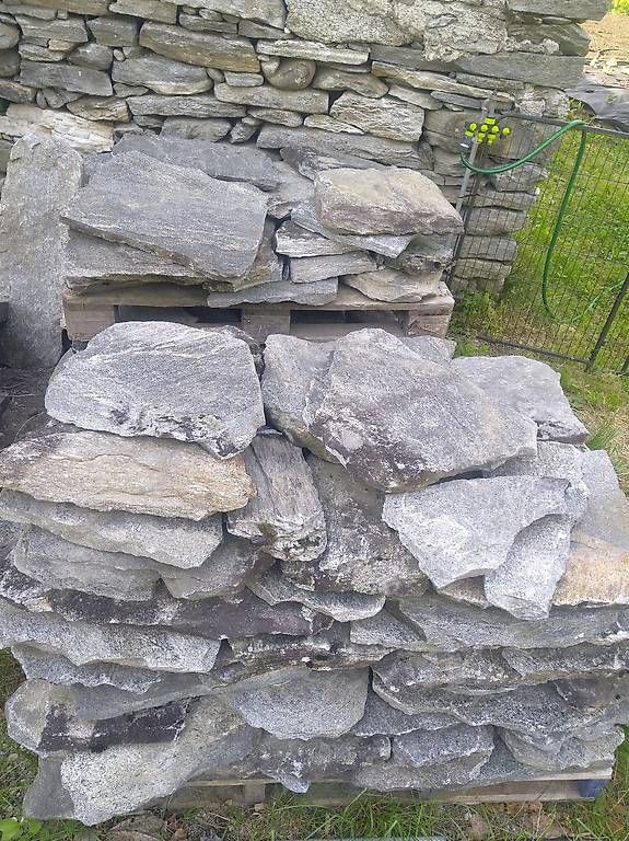 Rivestimenti per pavimenti: Vendo 3 palette di piode vecchie  da tetto – Usato da Cevio venduto da lulina 2