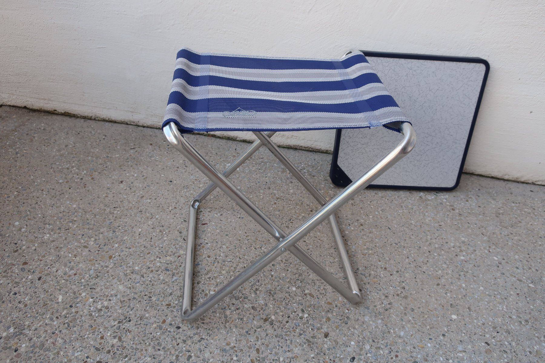 Tabourets: Hocker mit Tablar – D'occasion à Birsfelden par Hupi59
