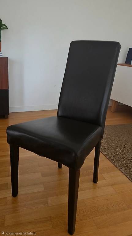Chaises: 4 oder 6 Esszimmerstühle Kunstleder/Holz – D'occasion à Zumikon par Richard.Mark.CH