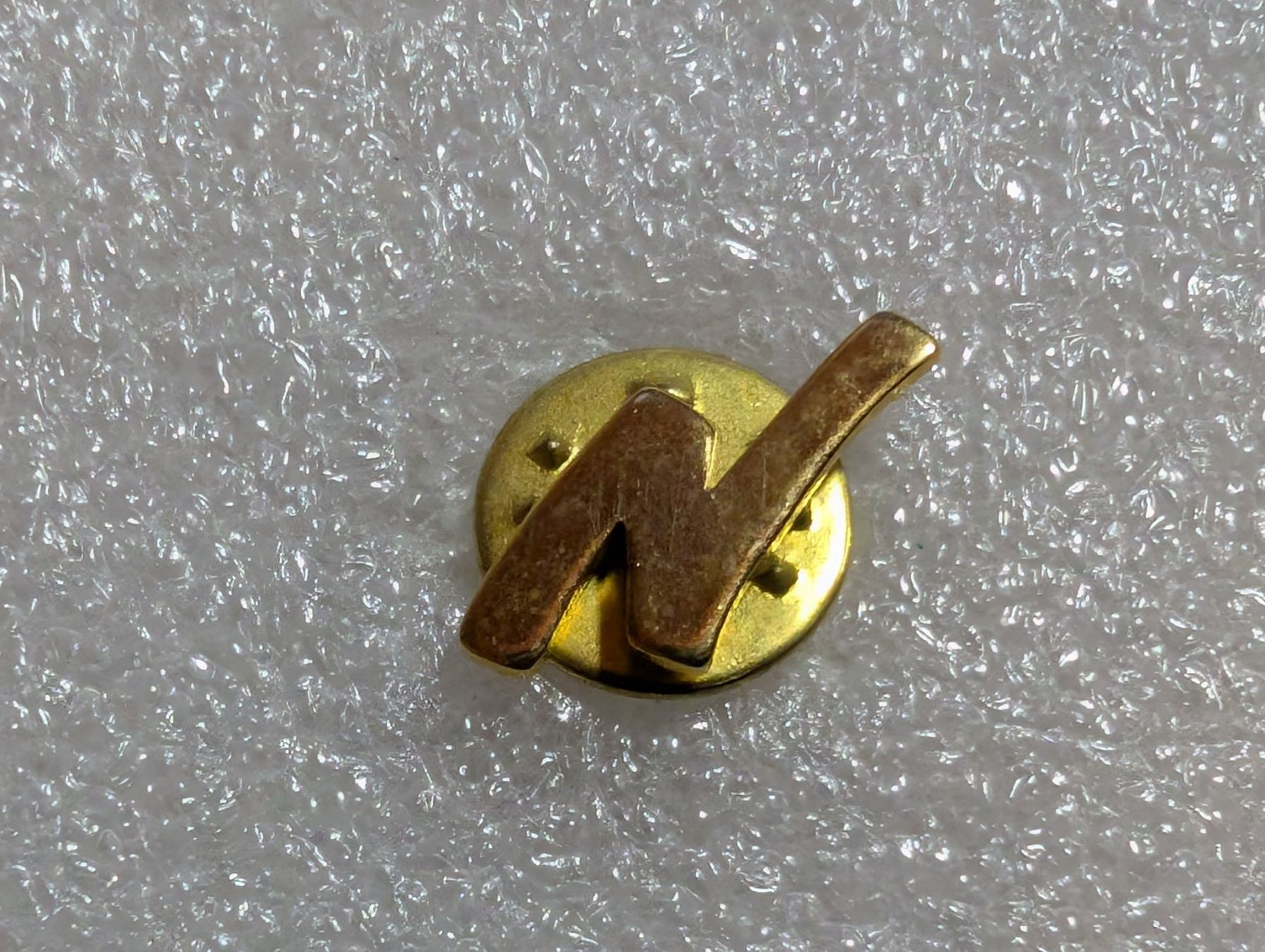 Placchette & Badge: Ansteckpin 147: N – Usato da Oppligen venduto da Pin-Fall-Shop