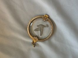 Anhänger mit Vogel Motiv in Glas und Metall goldfarben