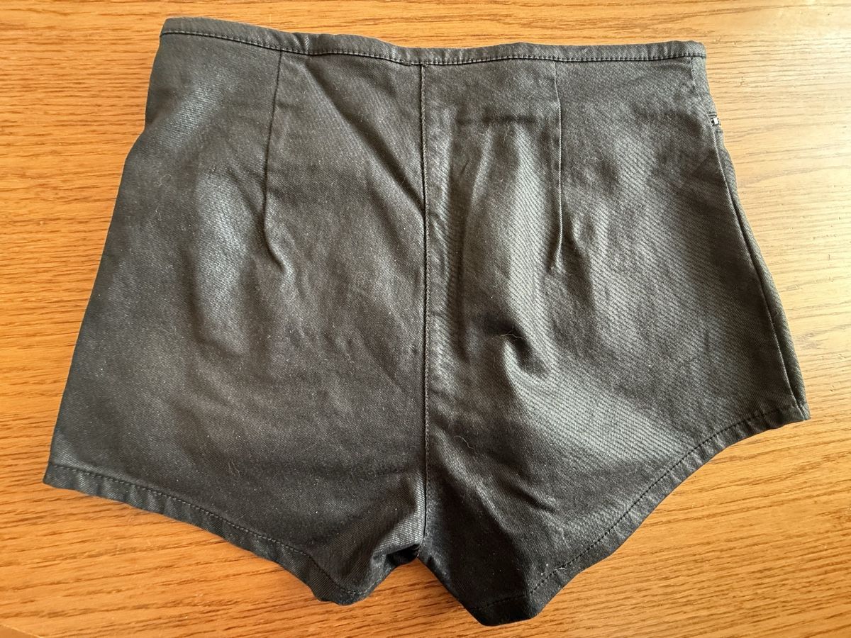 Pantaloni: Kunstleder Shorts gr S – Usato da Belp venduto da Lu96 1
