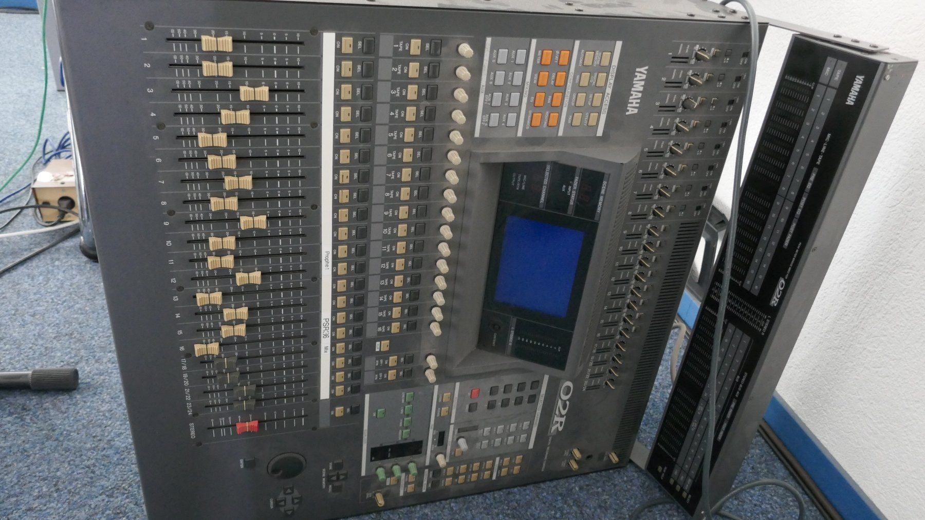 Yamaha Console di mixaggio: Yamaha 02r Mischpult – Usato da Wenslingen venduto da FairlightCMI