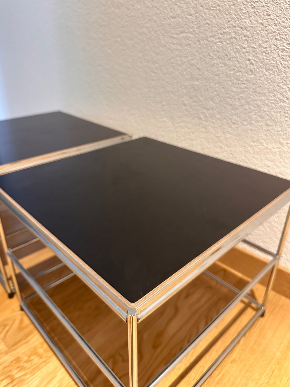 USM Tische: USM Aktenregister-Beistelltisch – Gebraucht aus Tafers von fredcardo 1