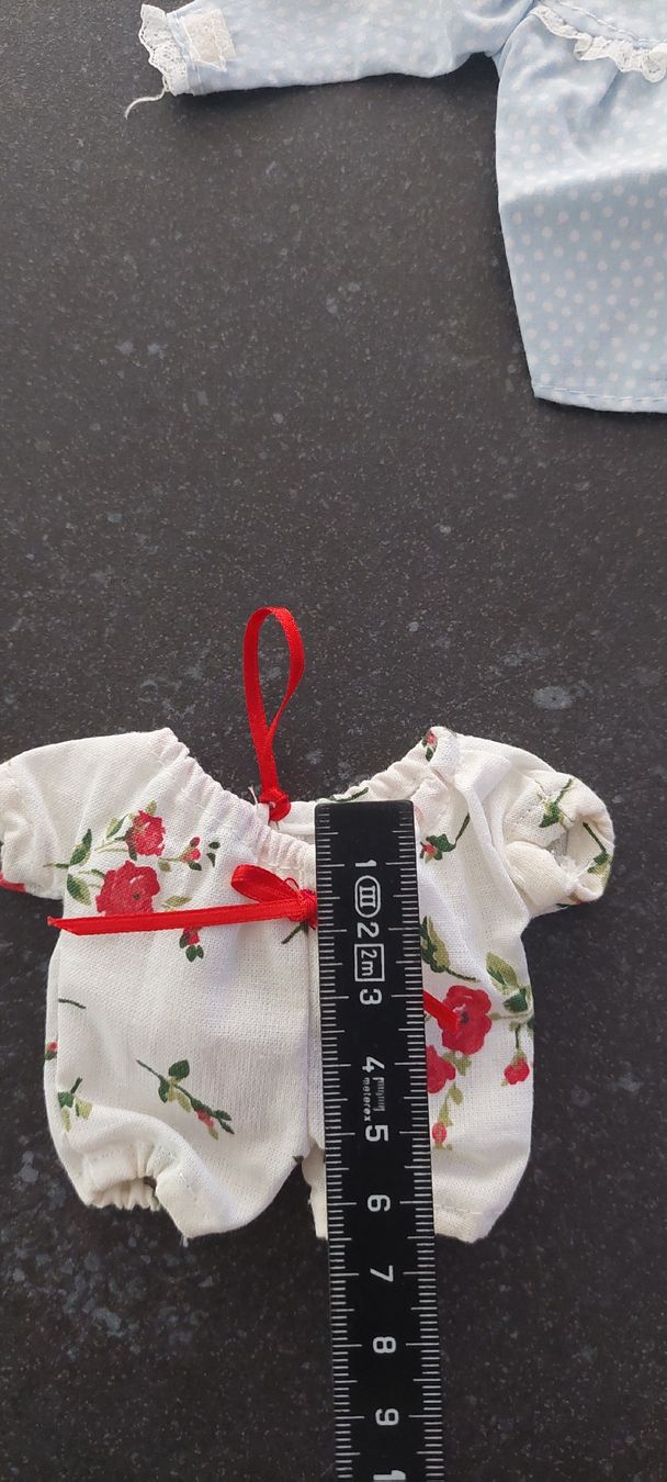 Bambole: Kleine Puppenkleidchen – Usato da Muri AG venduto da nindo1 6