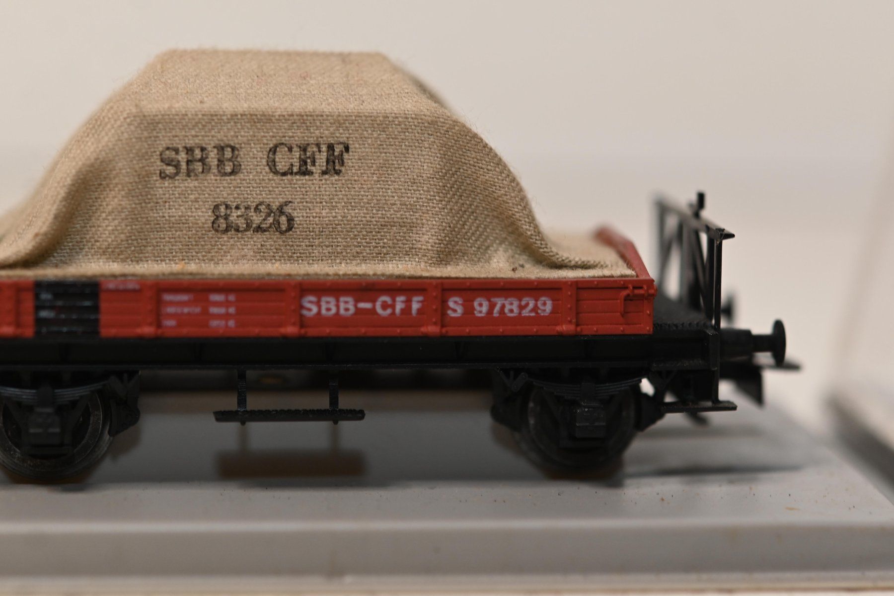 Modellini di ferrovie: SBB CFF Güterwagen S 97829 mit Plane Ruco HO/AC – Usato da Laupen ZH venduto da Zmoewe 2