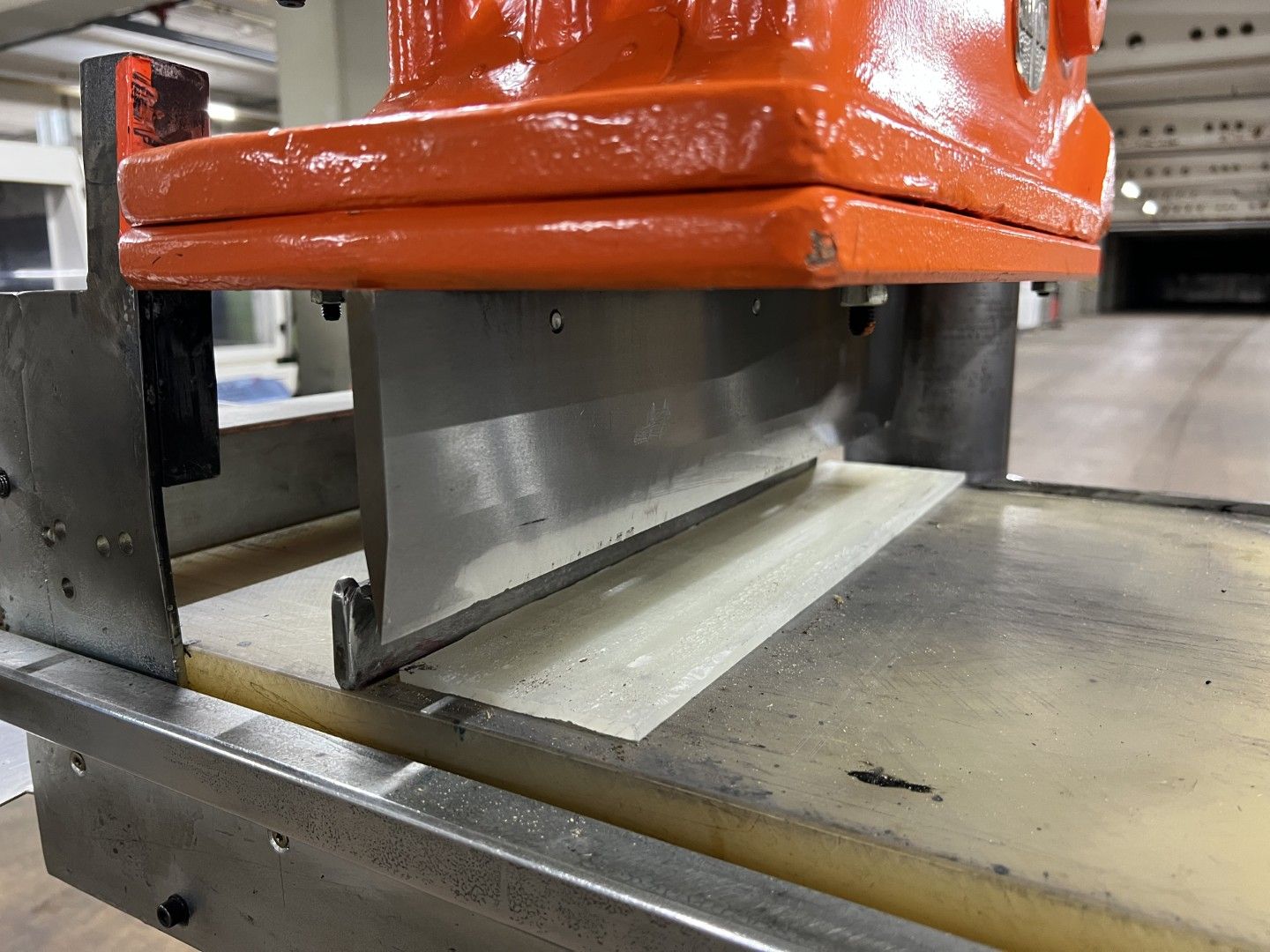 Altro per industria metallurgica: Schwenkarmstanze mit Messer – Usato da Zuchwil venduto da dragosmd-maschinen 3
