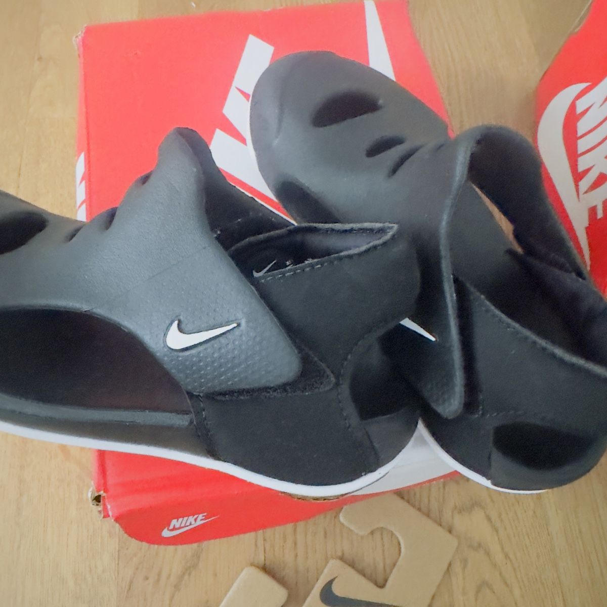 Nike Scarpe per ragazzi: Nike Huarache Run & Sandale SUNRAY PROTECT Gr 27 – Nuovo e nell'imballaggio originale da Meggen venduto da AuDa17 7