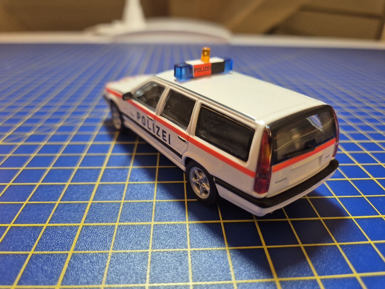 Volvo Modellini d'auto: Volvo 850 Kantonspolizei Luzern 1:43 – Usato da Lachen SZ venduto da bow_wdl9 2