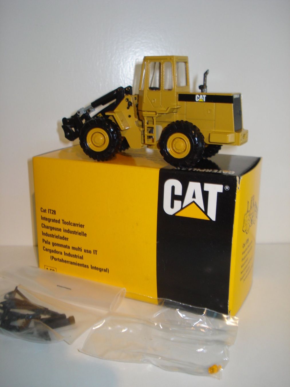Conrad Modellbausätze & Standmodelle: CAT IT 28 Industrieradlader – Neu (gemäss Beschreibung) aus Mitlödi von worker04 2
