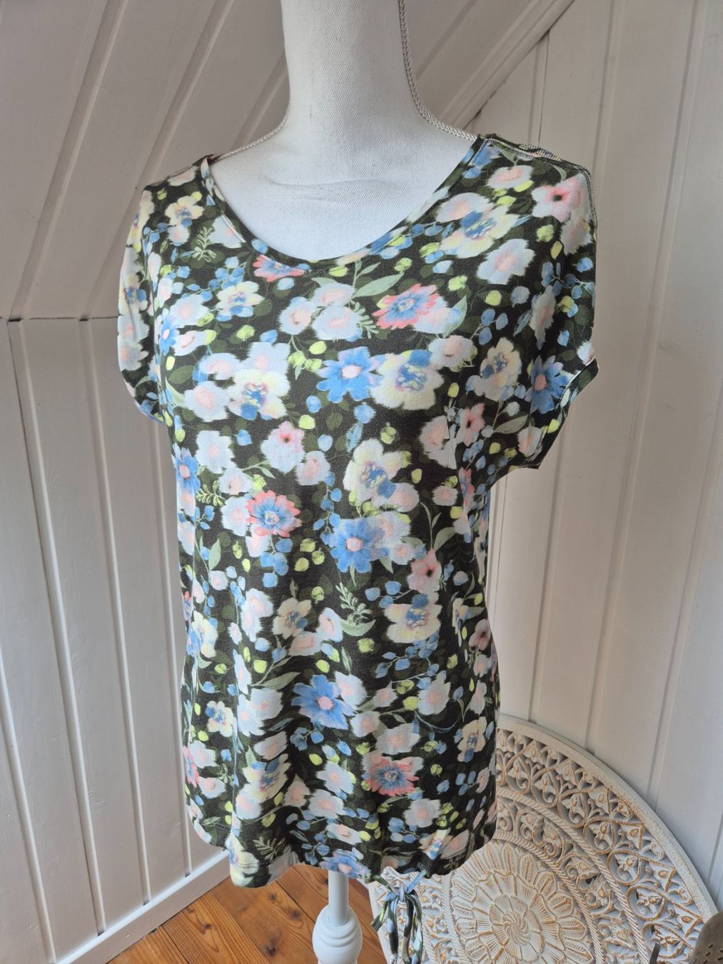 Cecil Tops: CECIL     shirt  geblümt    grösse XS – Gebraucht aus Niederweningen von Obson 1