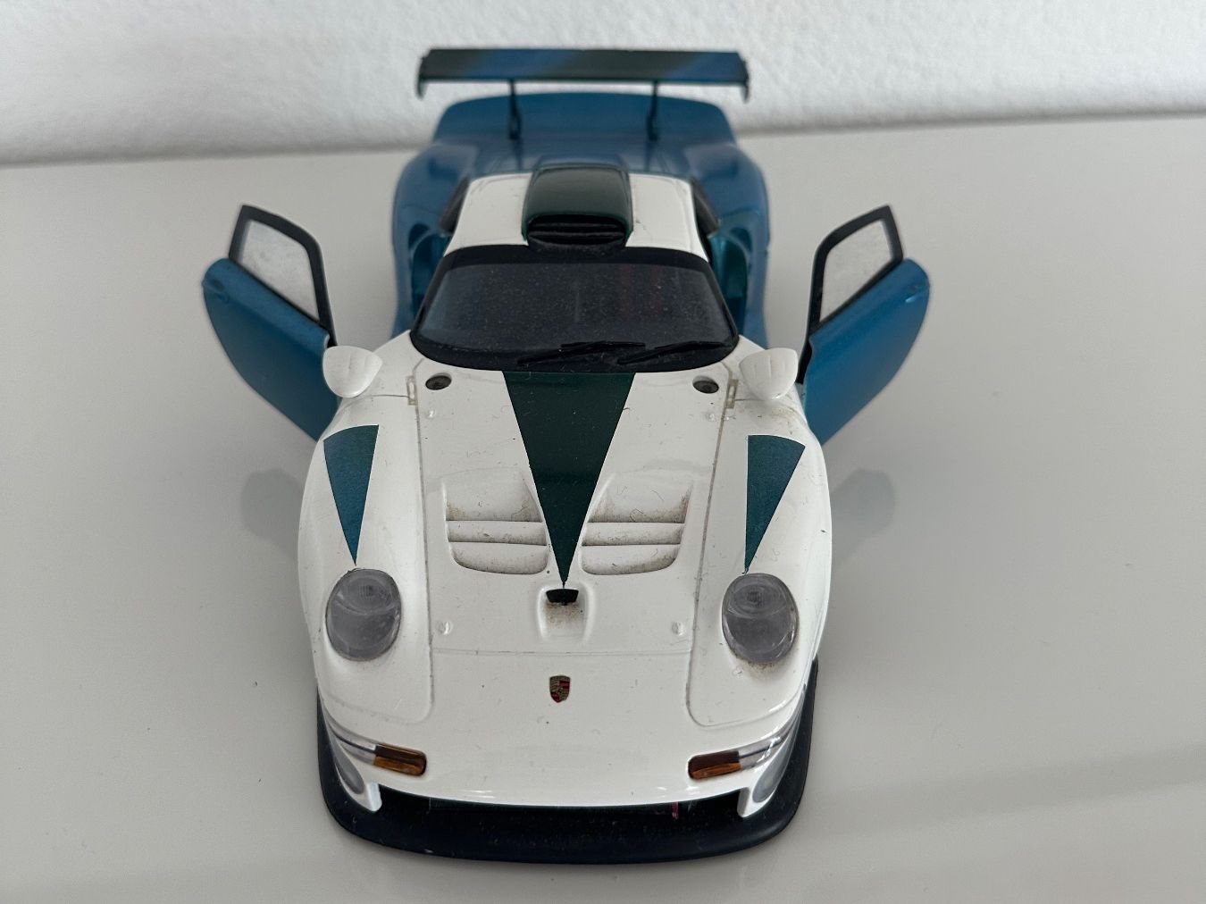 UT Models Modellautos: Porsche 911 GT1 1:18 UT Models – Gebraucht aus Muri AG von gae_kz9y 6