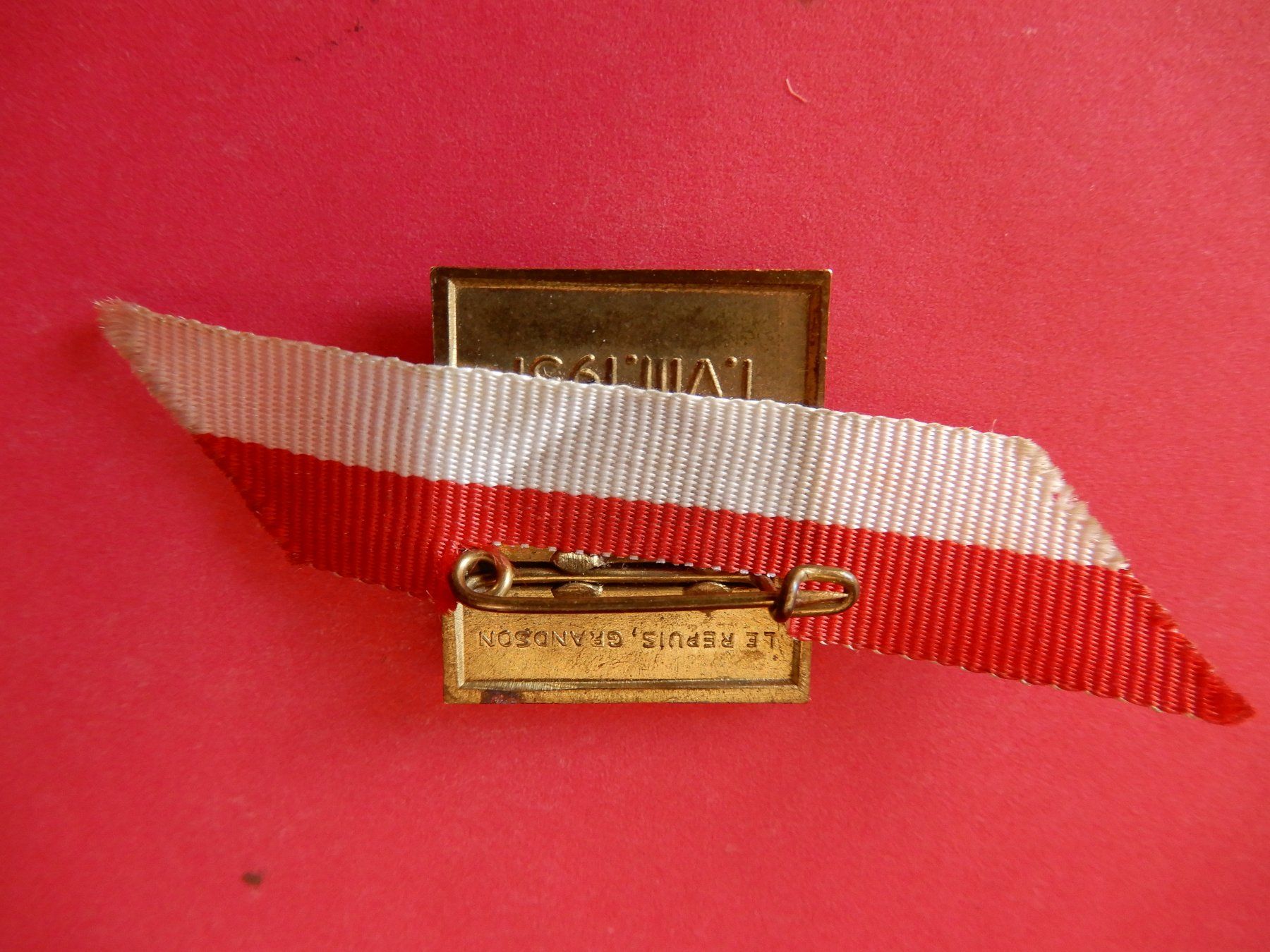 Swiss Placchette & Badge: 1. August Abzeichen 1951 – Usato da Senèdes venduto da Framboise52 1