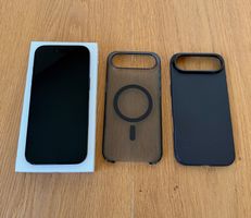 iPhone Air, 256 GB, Space Black, inkl. 2 Hüllen, neuwertig!