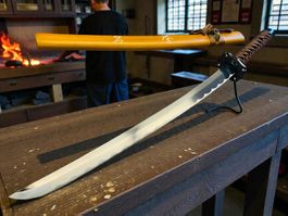 Katana Schwert mit Scheide 78cm Beige-Kadmiumgelb L NEU