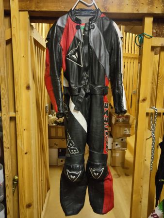 Motorradbekleidung FRAU: Kombi, Helm & Handschuhe -Top Deal!