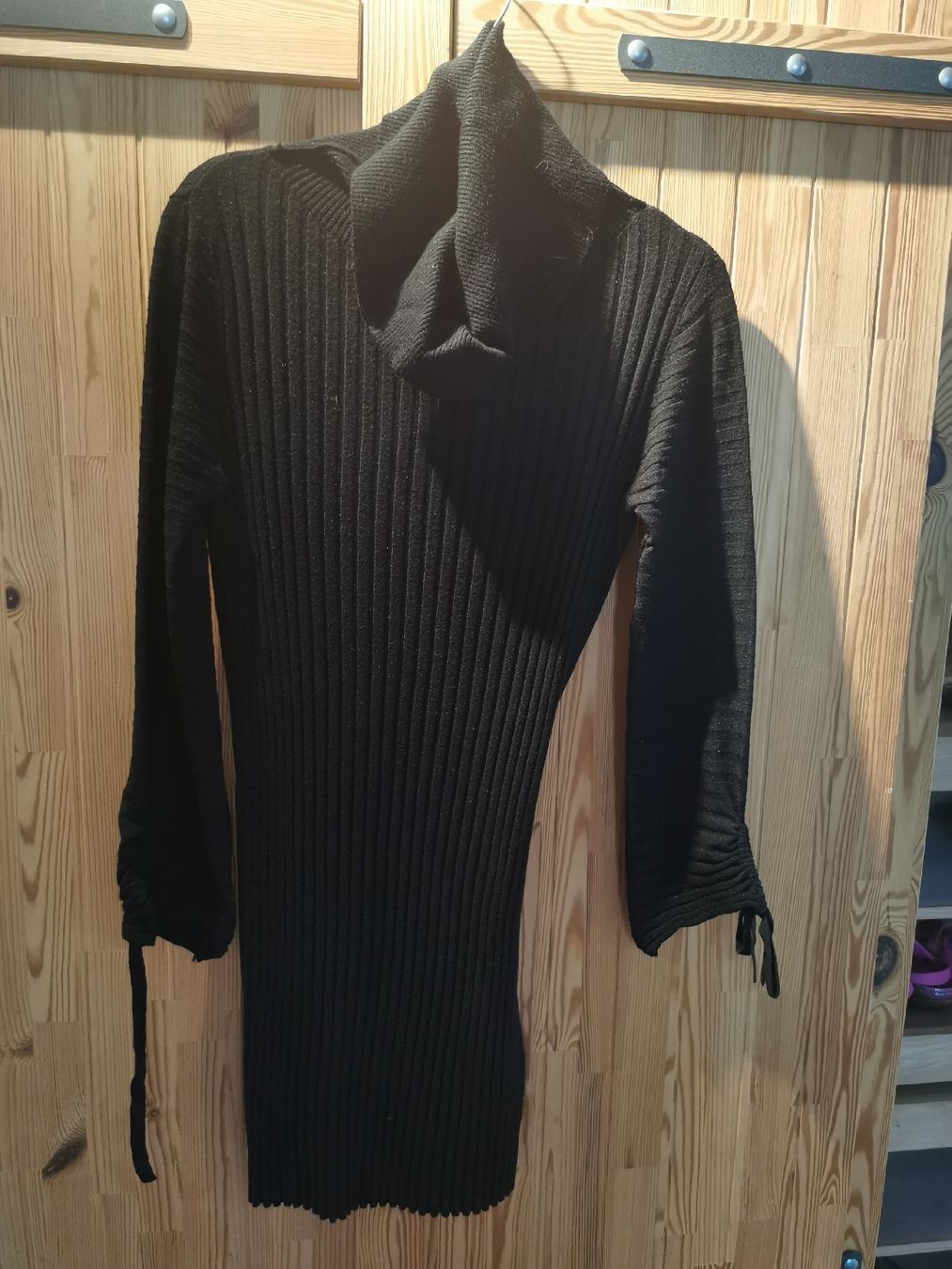 Vestiti: Schickes Strickkleid, Rollkragen, schwarz, Grösse M – Usato da Kaltbrunn venduto da PoleDanceFeldbachZH 1