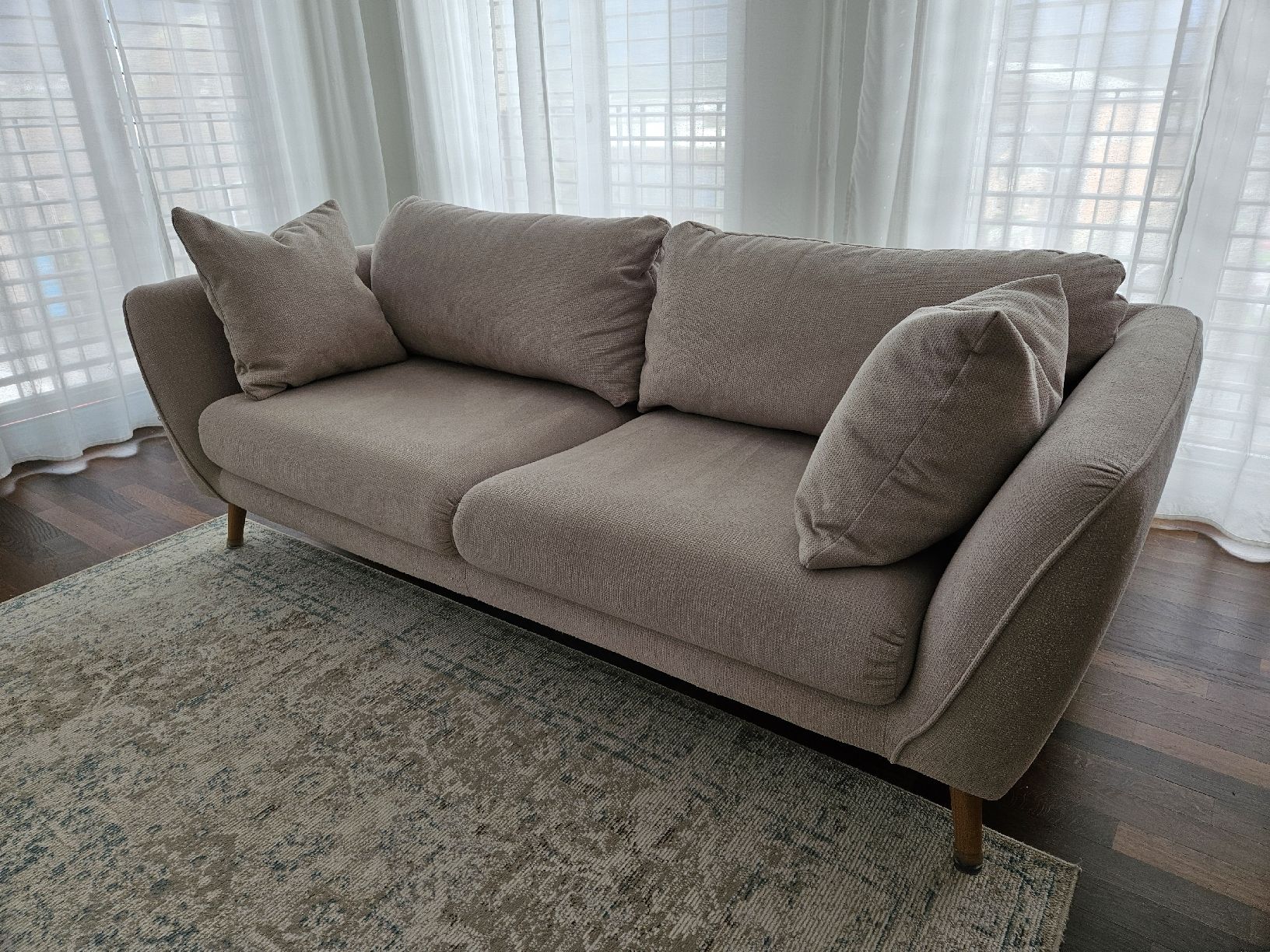 Sofas: Beiges Sofa – D'occasion à Maienfeld par eren_yeager