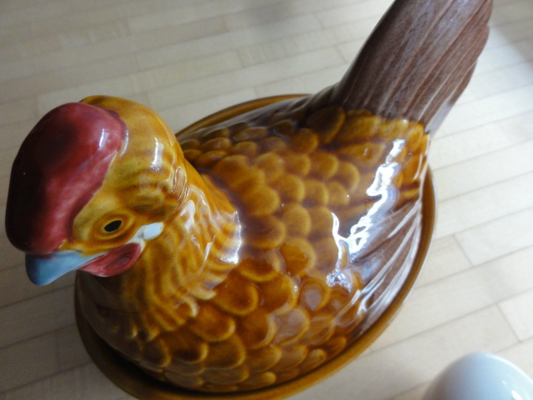 Set di piatti: Keramik Huhn mit Ei, – Usato da Steffisburg venduto da Robinh.17 2