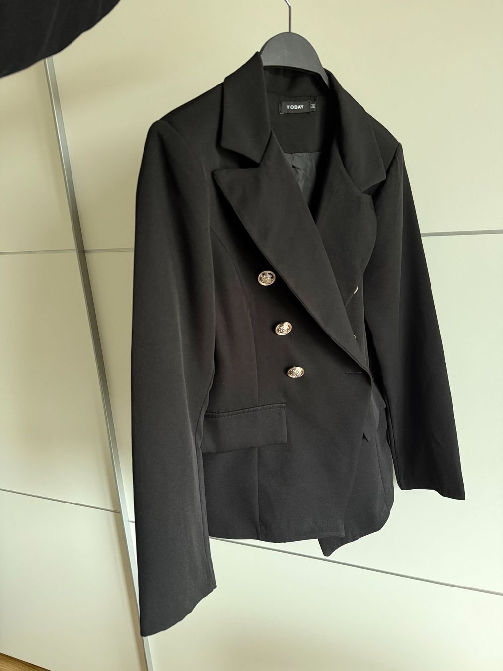 Giacche: Schwarzer Blazer mit Goldknöpfen, Grösse M – Usato da Emmenbrücke venduto da Florentina27 1