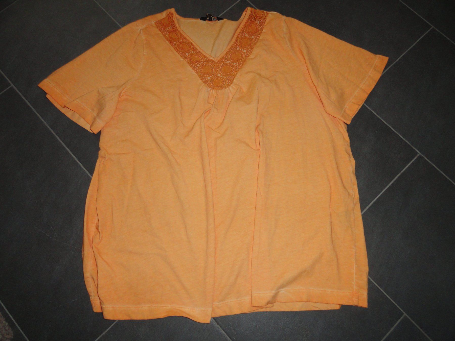 Ulla Popken T-shirt: ULLA POPKEN T-SHIRT GR. 46/48 *** – Usato da Uetendorf venduto da bibibop