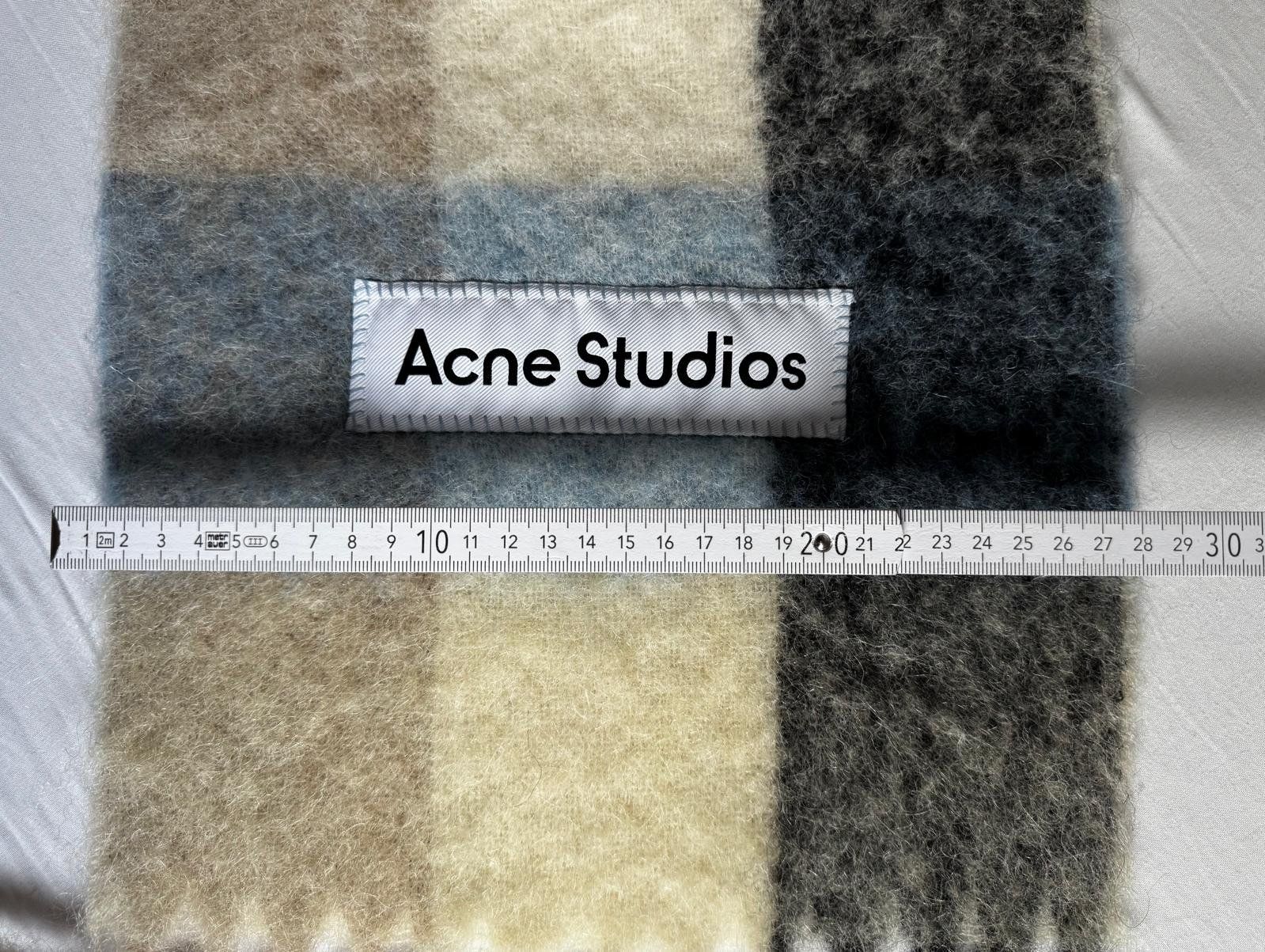 Acne Studios Foulard & Sciarpe: Acne Studios Schal - kariert – Usato da Vilters venduto da Sidsel_M 2